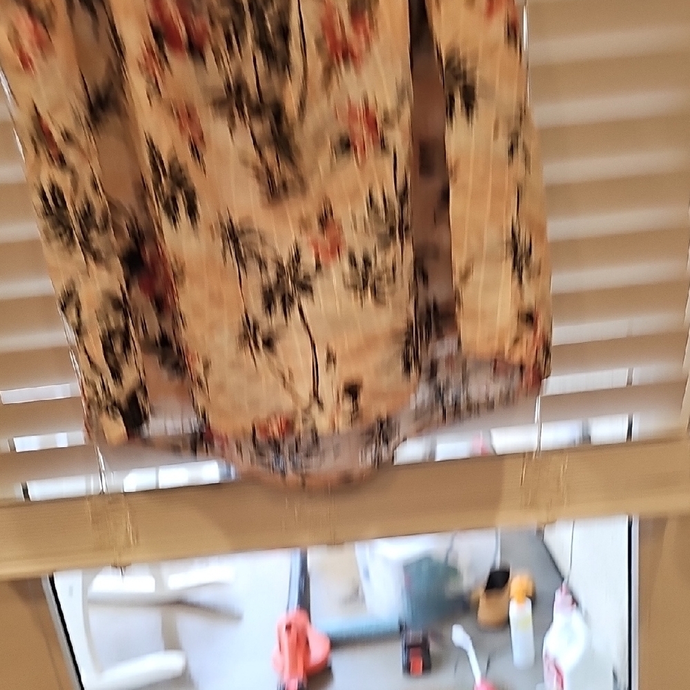 Torrid Cream and Black Floral Blouse - Picture 4 of 4